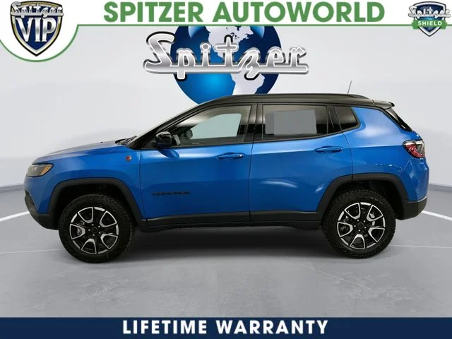 New 2026 Hydro Blue Pearl-Coat Exterior Paint Jeep Trailhawk image 6