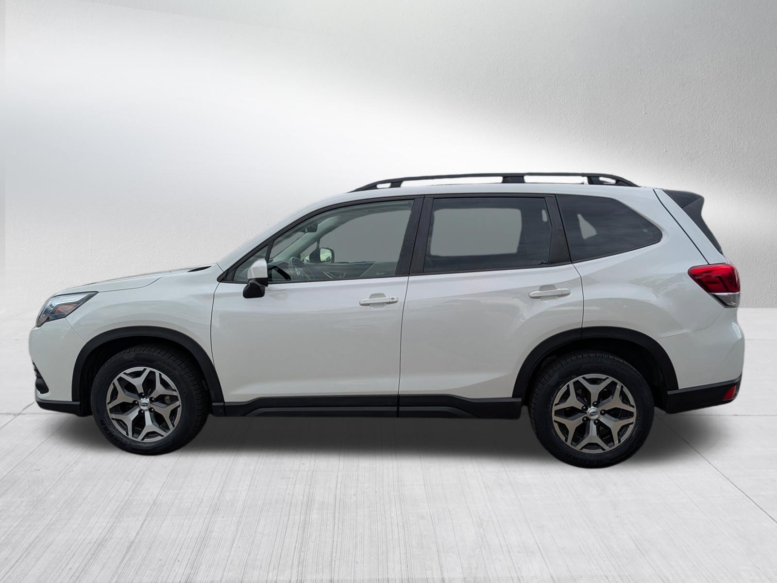 Used 2024 Crystal White Pearl Subaru Premium image 4