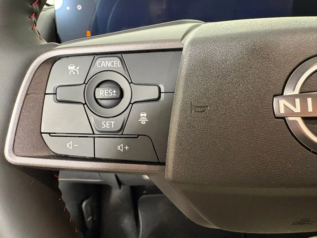 New 2026 Aspen White TriCoat / Super Black Two-tone Nissan SR image 25