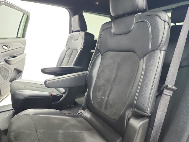 Used 2023 Silver Jeep Altitude image 38