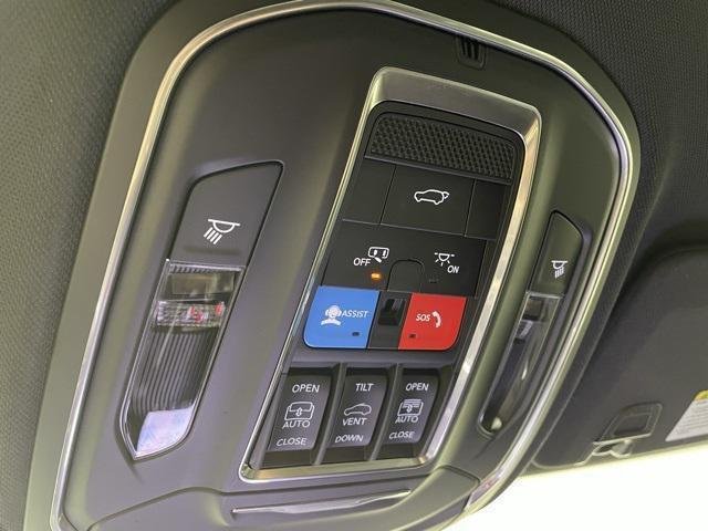 2025 Jeep Grand Cherokee Overland - Photo 6