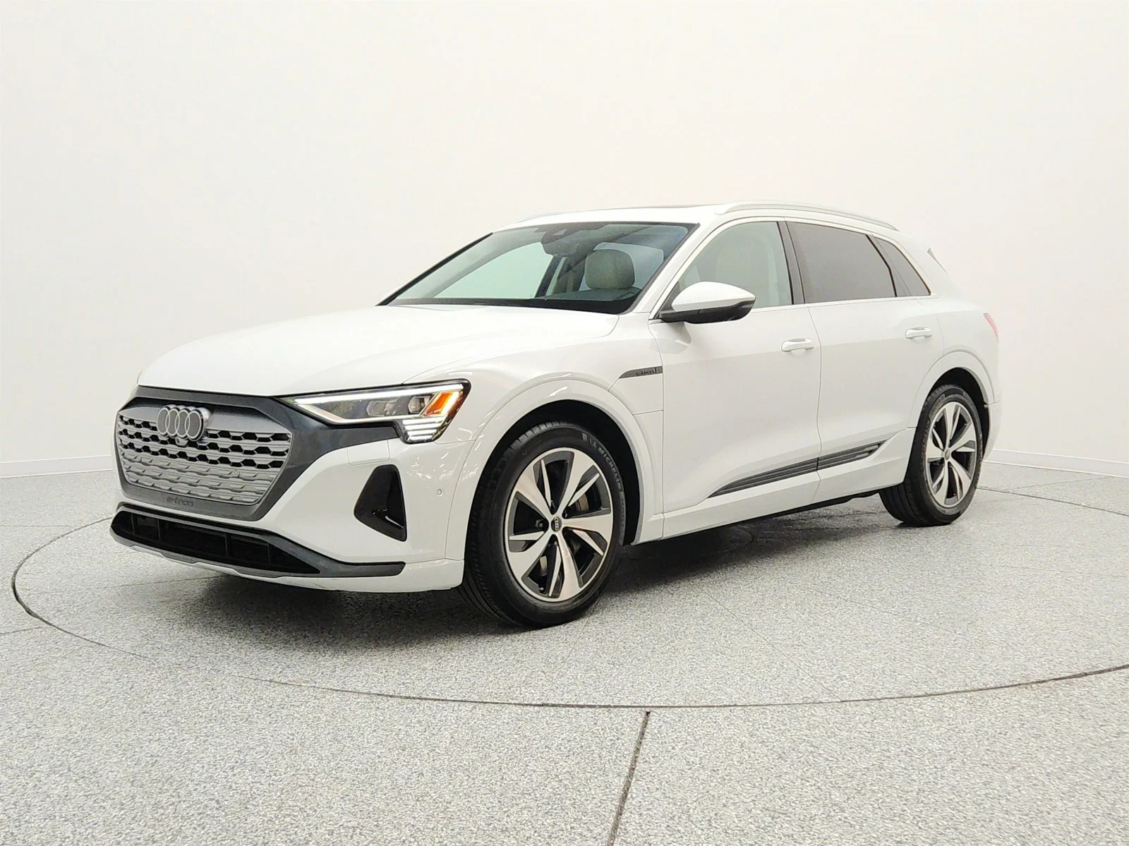 2024 Audi Q8 e-tron 55 114 kWh Premium Plus quattro's photo