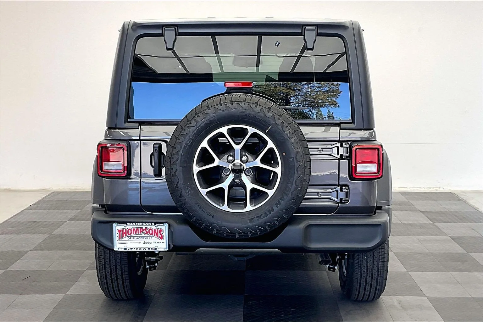New 2026 Granite Crystal Metallic Clearcoat Jeep Sport S image 3