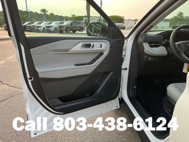 New 2026 Star White Metallic Tri-Coat Ford Active image 4