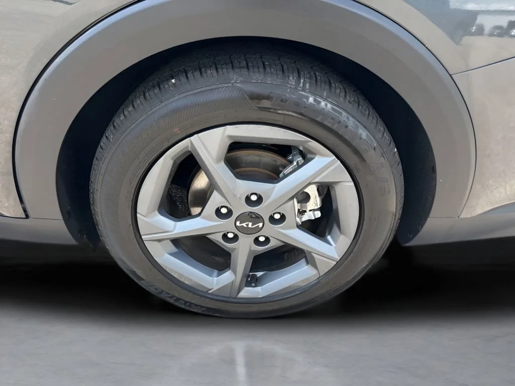 Used 2025 Charcoal Kia LXS image 28