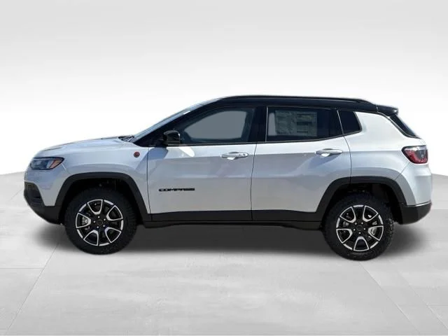 New 2026 Silver Zynith Metallic Clear-Coat Exterior Paint Jeep Trailhawk image 5