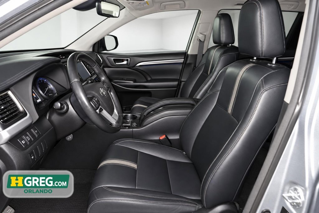 Used 2017 Celestial Silver Metallic Toyota SE image 7