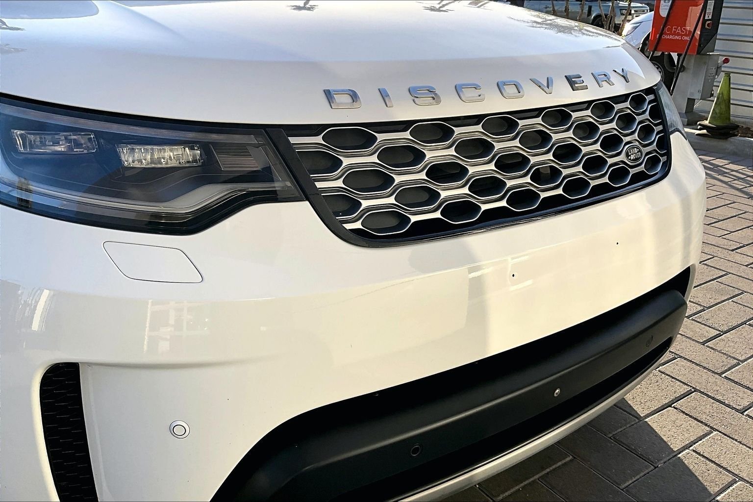 Used 2021 White Land Rover S image 28