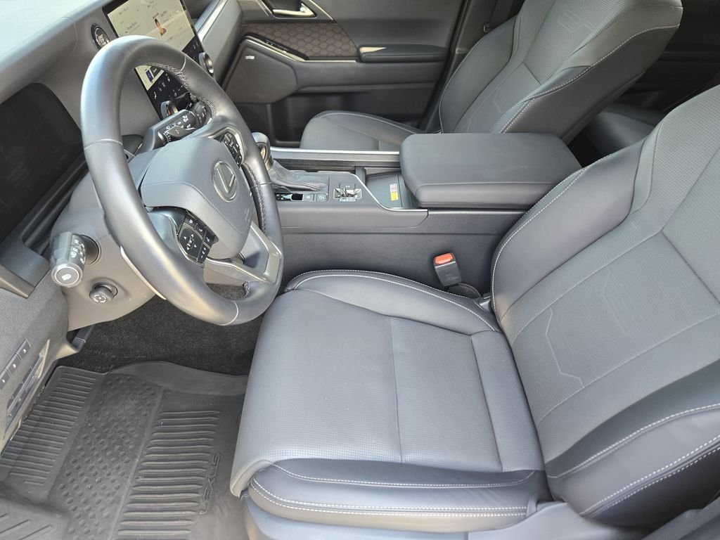 Used 2024  Lexus 550 Luxury+ image 13