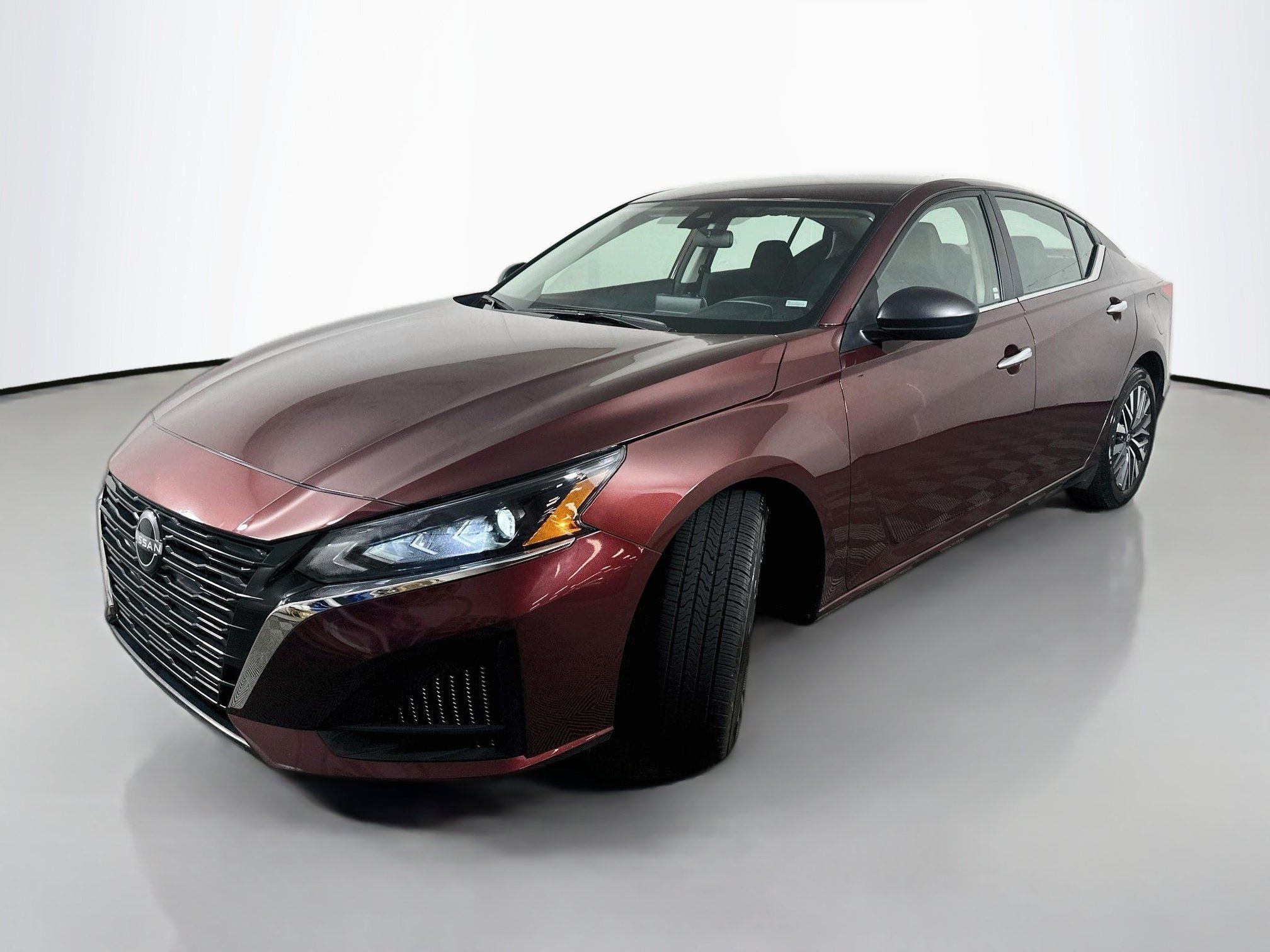 Used 2024 Garnet Pearl Metallic Nissan 2.5 SV image 3