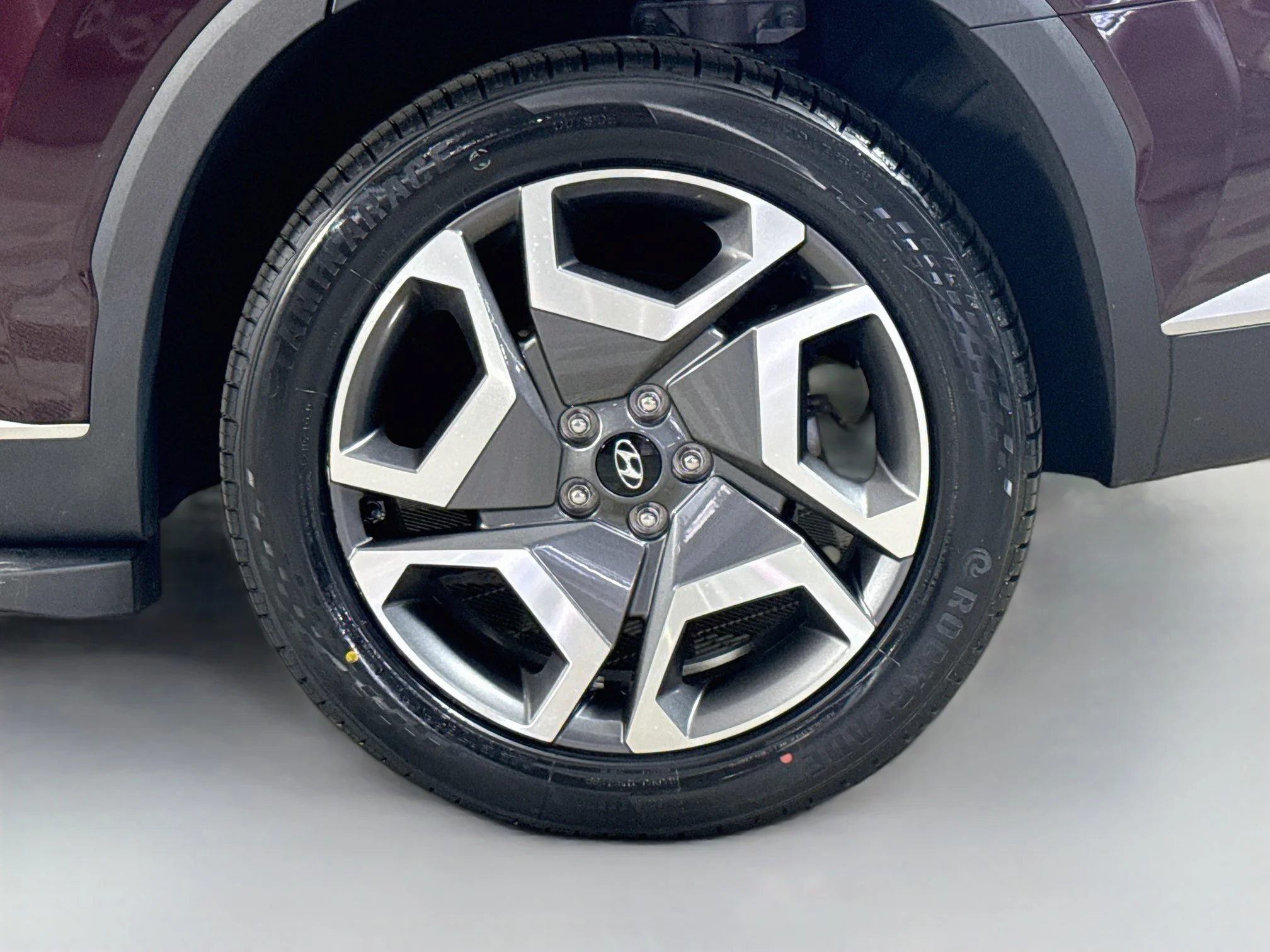 Used 2024 Sierra Burgundy Hyundai SEL 7P image 33
