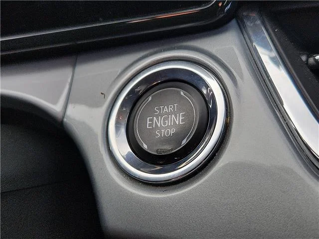 Used 2025 White Chevrolet LT Front-Wheel Drive image 16