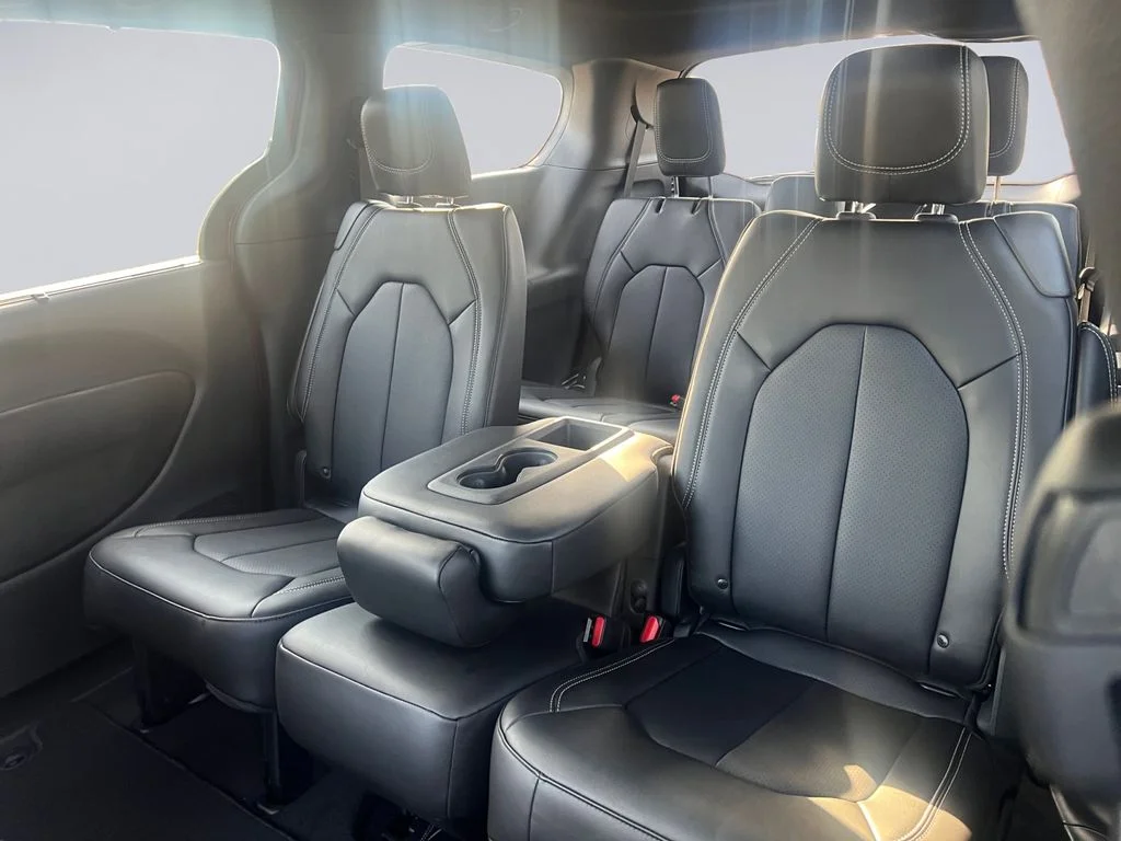 2026 Chrysler Pacifica Select - Photo 18