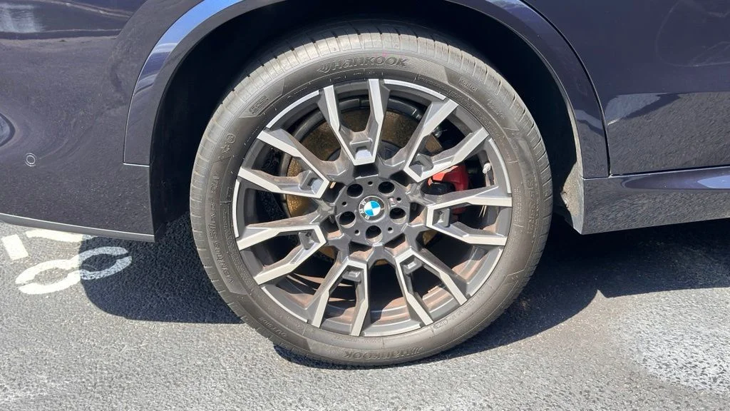 Used 2024 Black Sapphire Metallic BMW M60i image 8