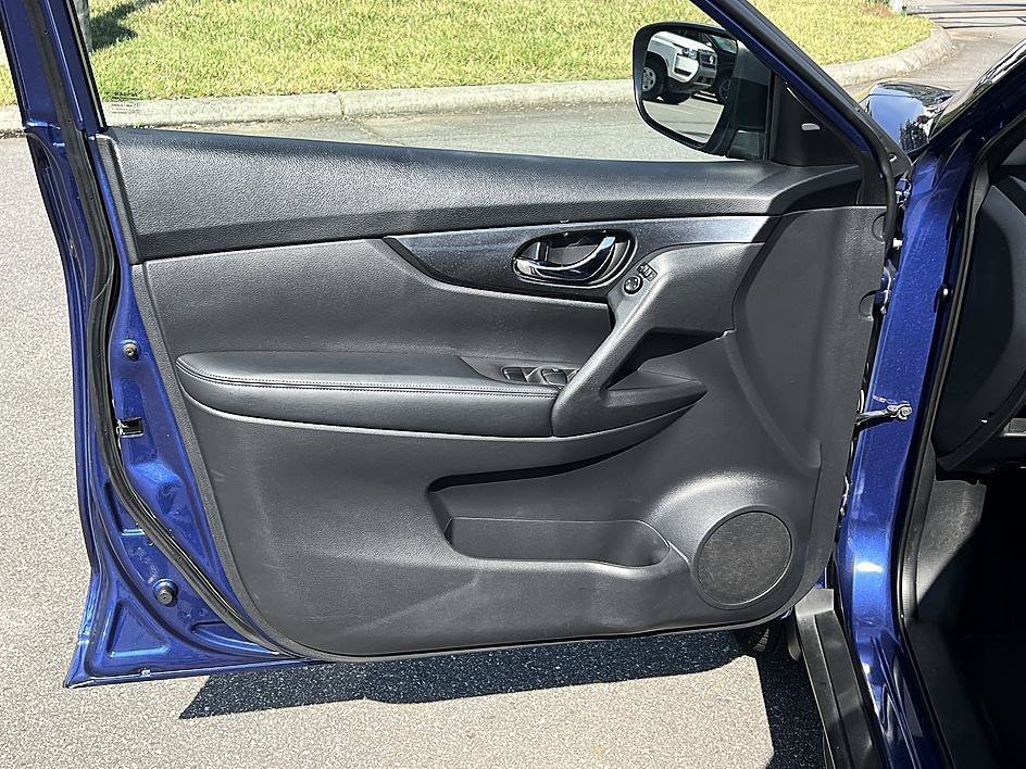 Used 2019 Caspian Blue Metallic Nissan SV image 19