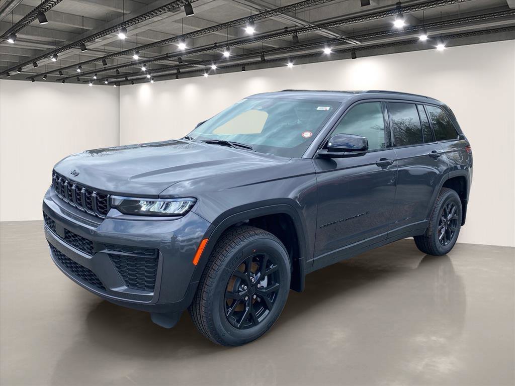 New 2026 Baltic Gray Metallic Clearcoat Jeep Altitude image 2