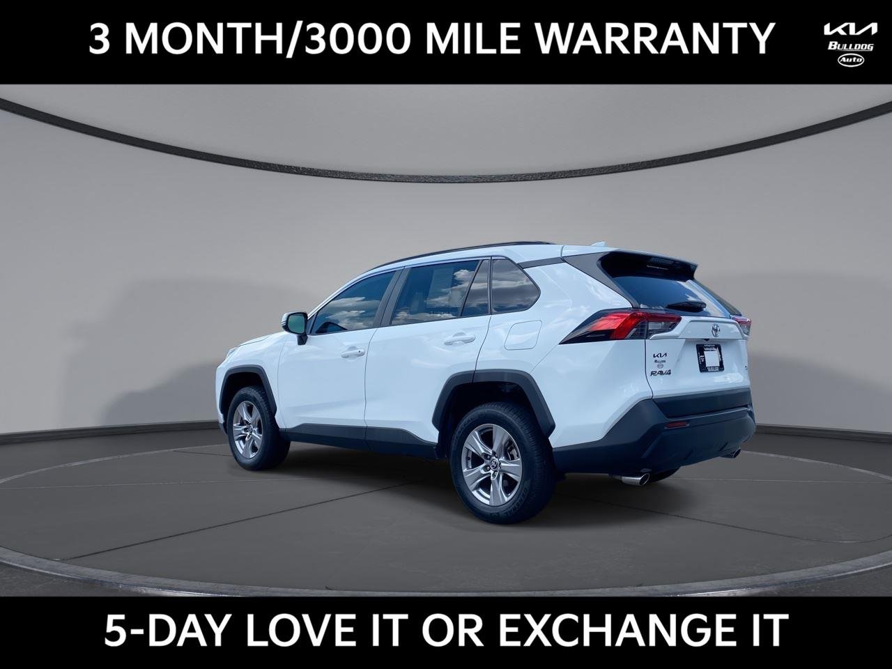 Used 2022 White Toyota XLE image 6