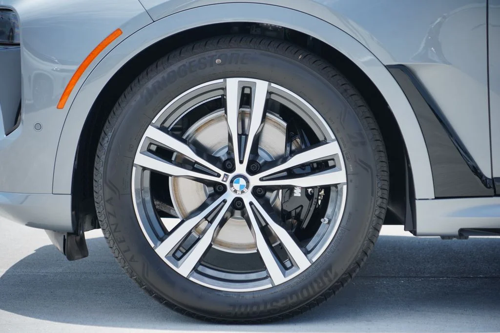 New 2027 Skyscraper Grey Metallic BMW xDrive40i image 5