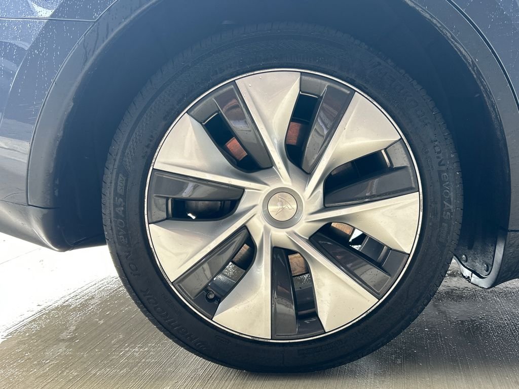 Used 2023  Tesla Long Range image 28