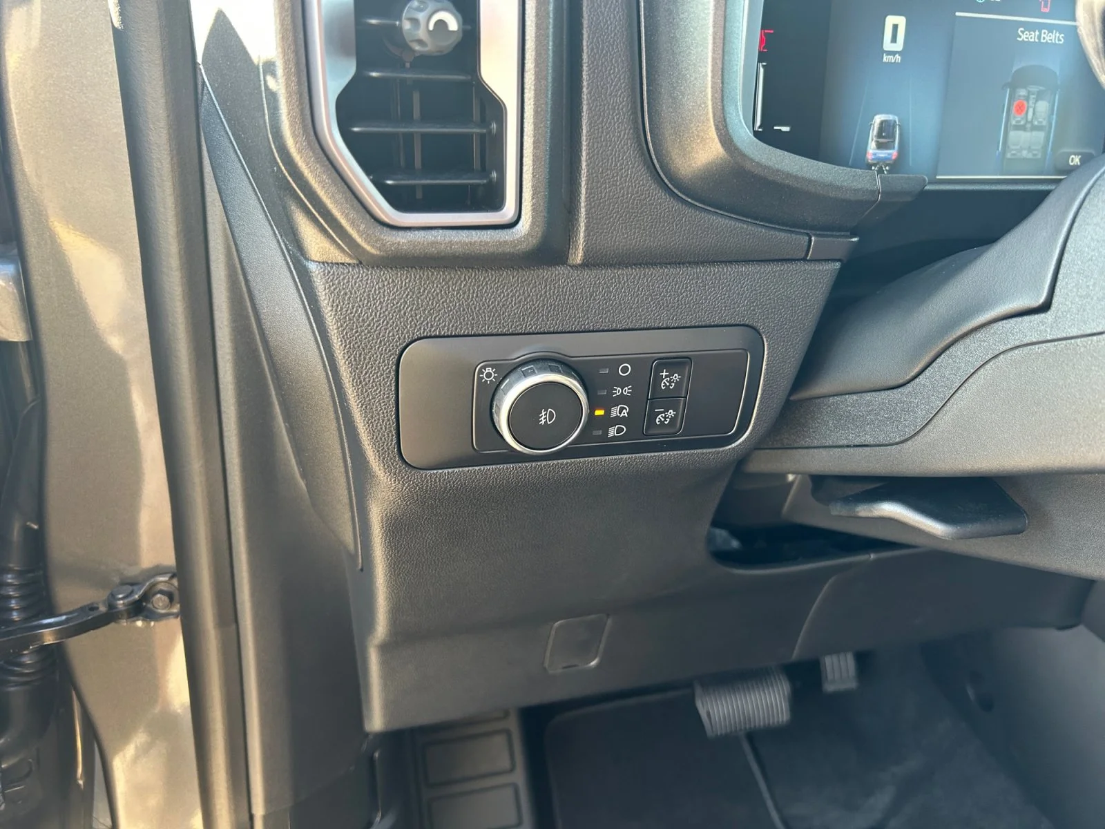 New 2026 Carbonized Grey Metallic Ford Outer Banks image 15
