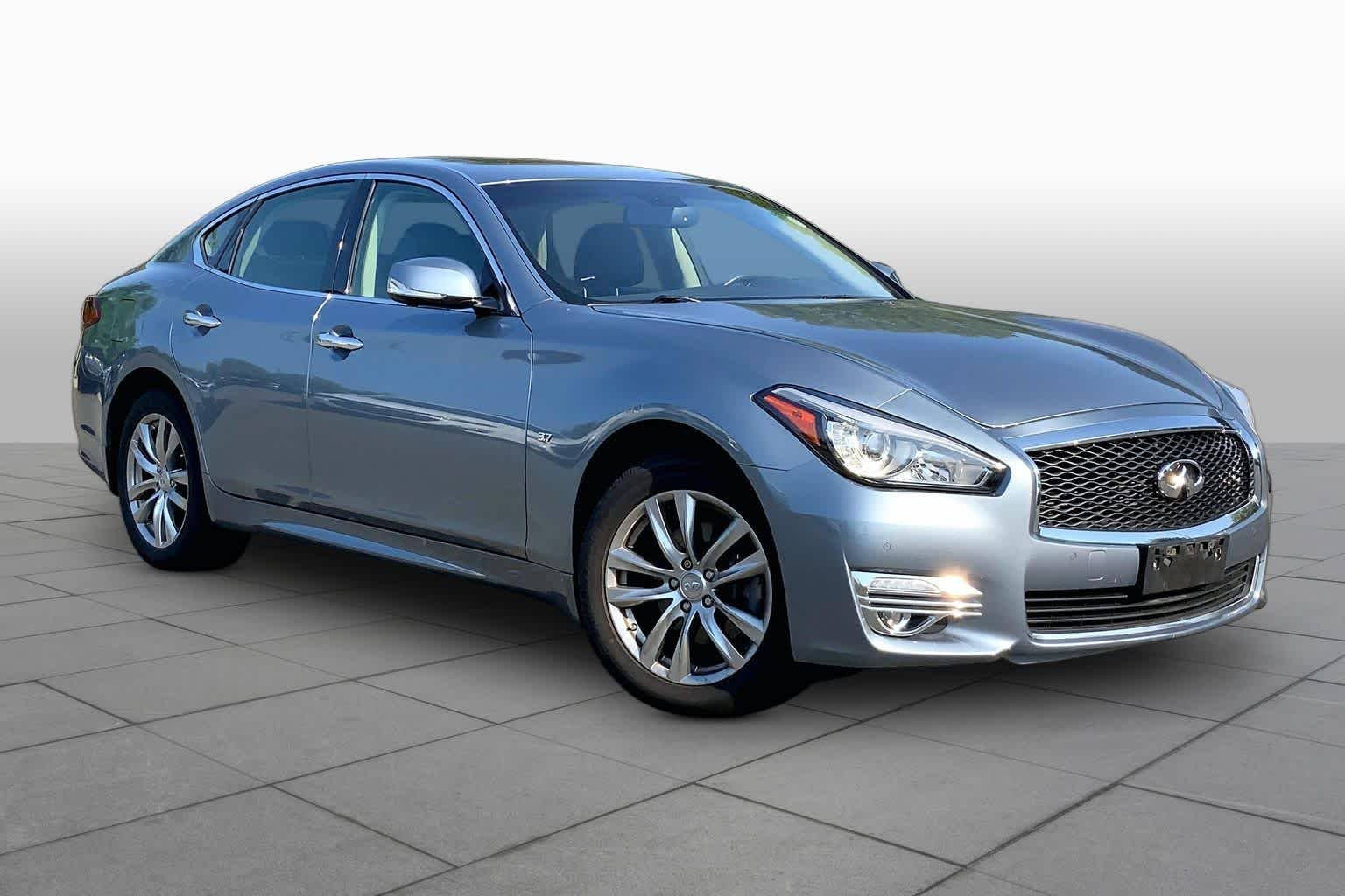 Pre-Owned 2016 INFINITI Q70