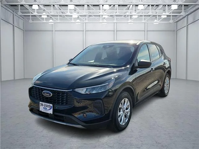 Used 2025 Agate Black Metallic Ford Active Front-Wheel Drive image 1