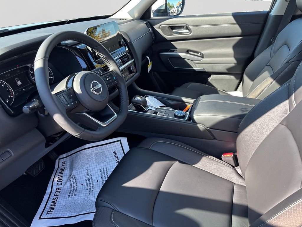 2025 Nissan Pathfinder SL - Photo 9