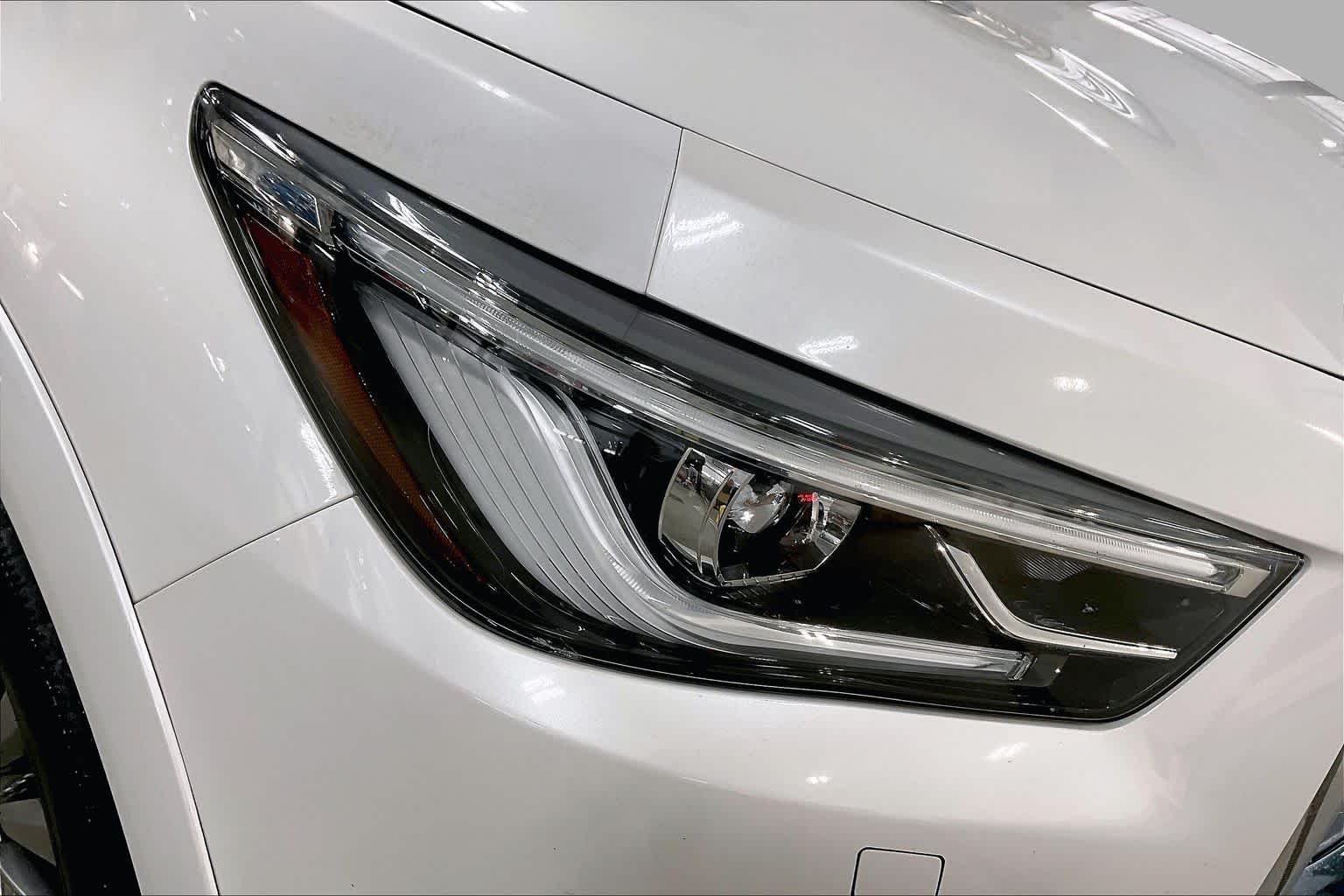 Used 2019 Moonstone White INFINITI LUXE image 28