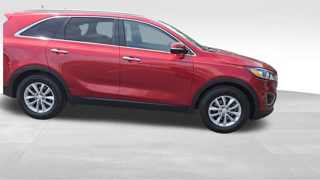 Used 2017 Red Kia LX image 9