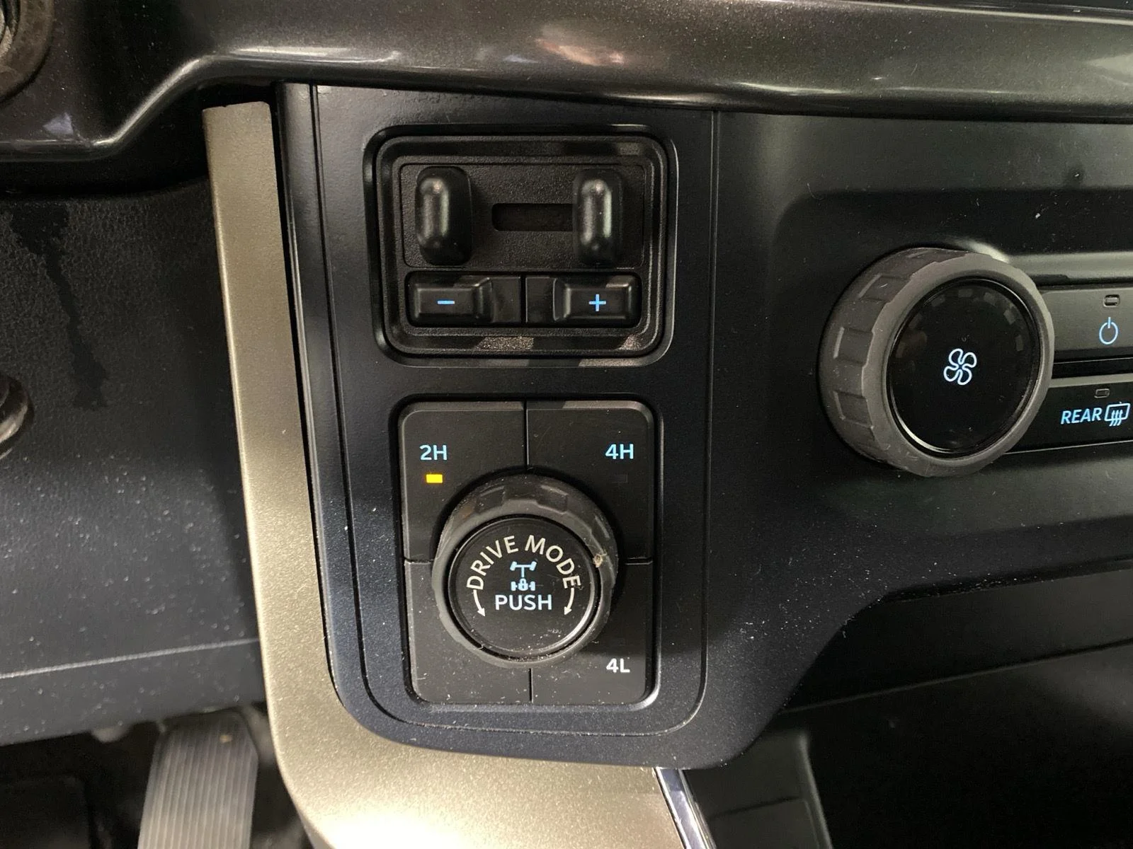 Used 2023 Oxford White Ford XL image 28