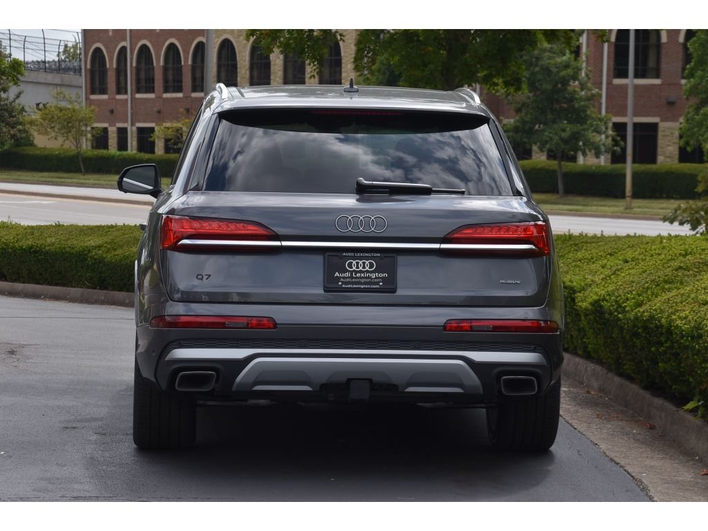 Used 2025 Gry Audi Premium Plus image 5