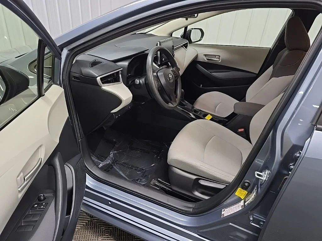 Used 2021  Toyota LE image 28