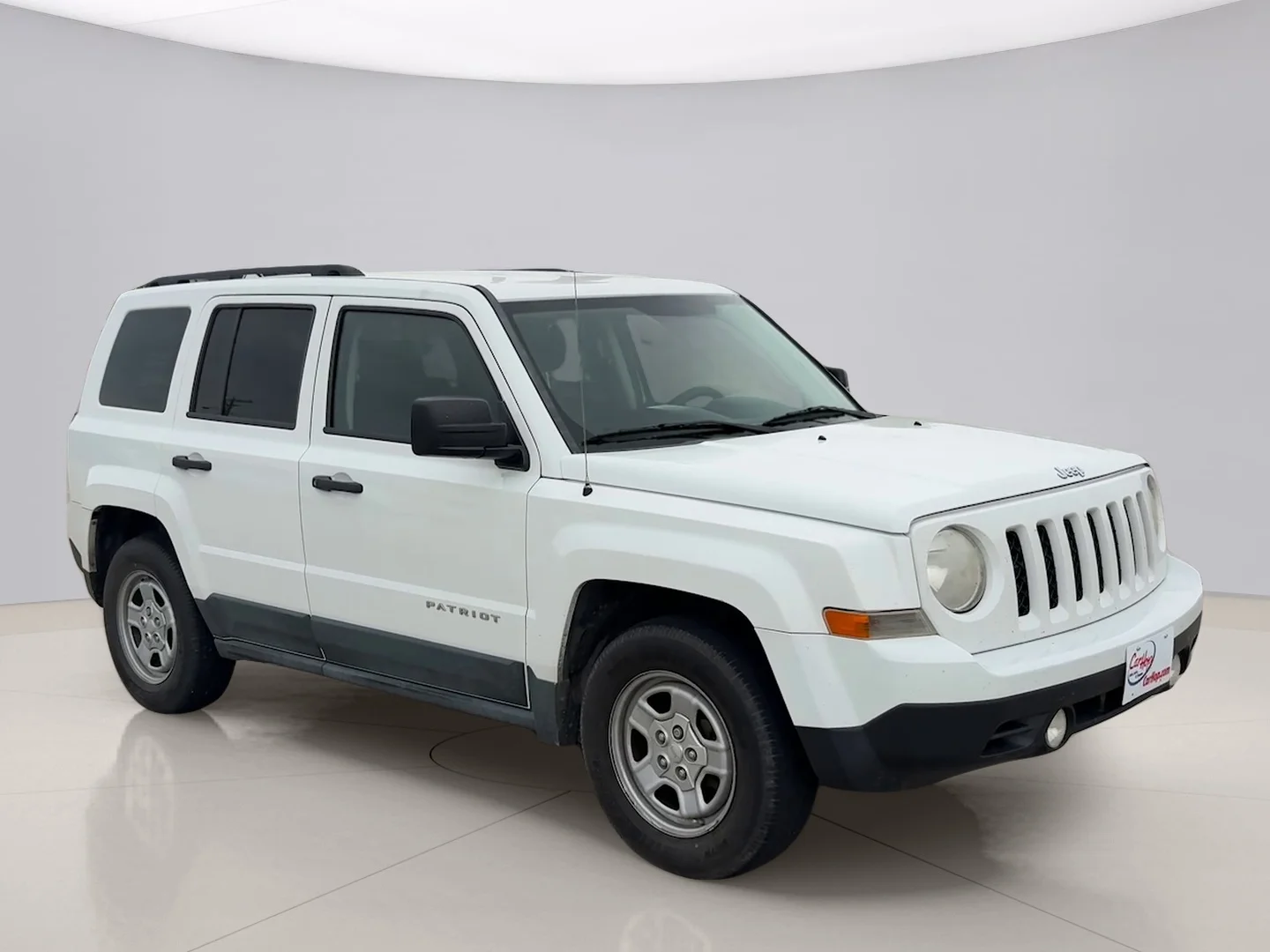Used 2011 White Jeep LATITUDE image 3