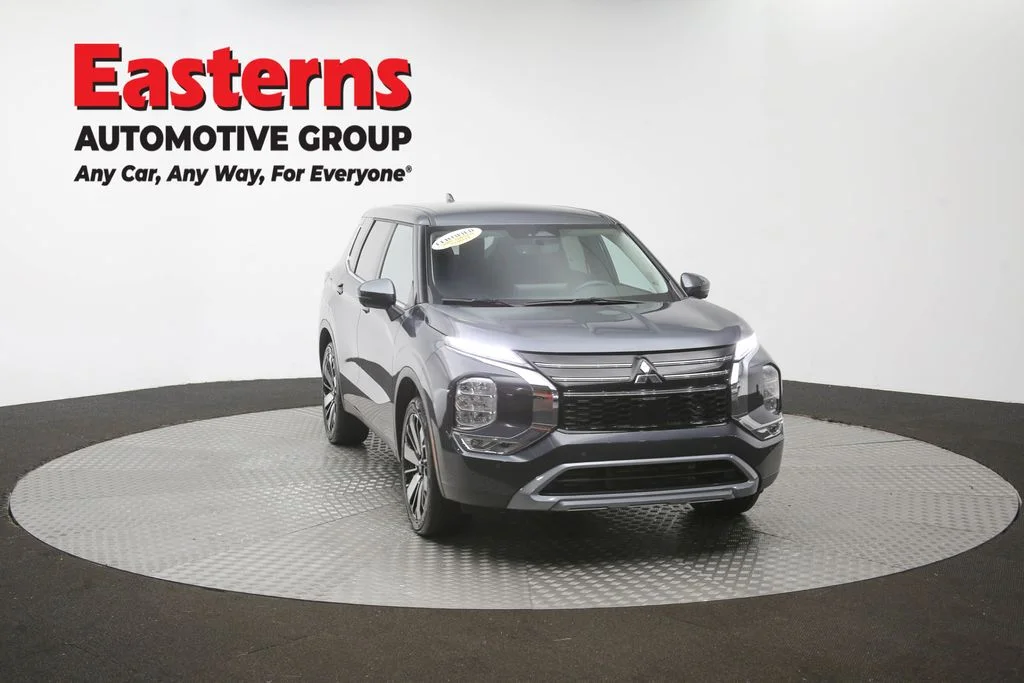 Used 2025 Gray Mitsubishi SE image 46