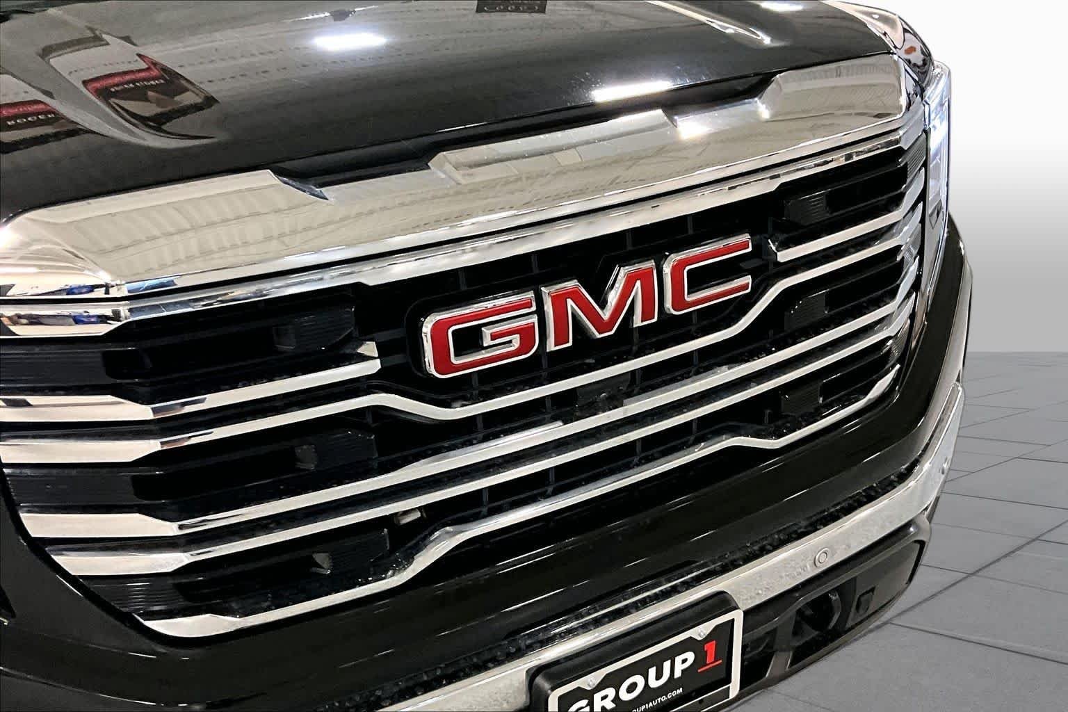 Used 2026 Onyx Black GMC SLT image 32