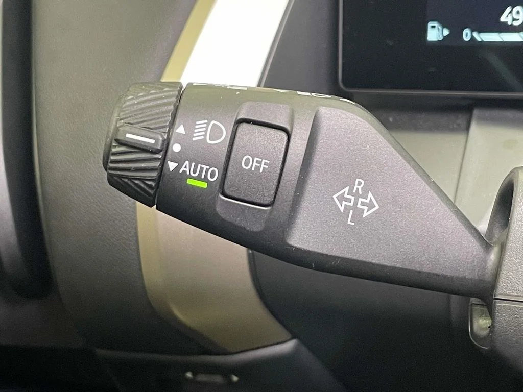 Certified Used 2025 White BMW 30 xDrive image 33