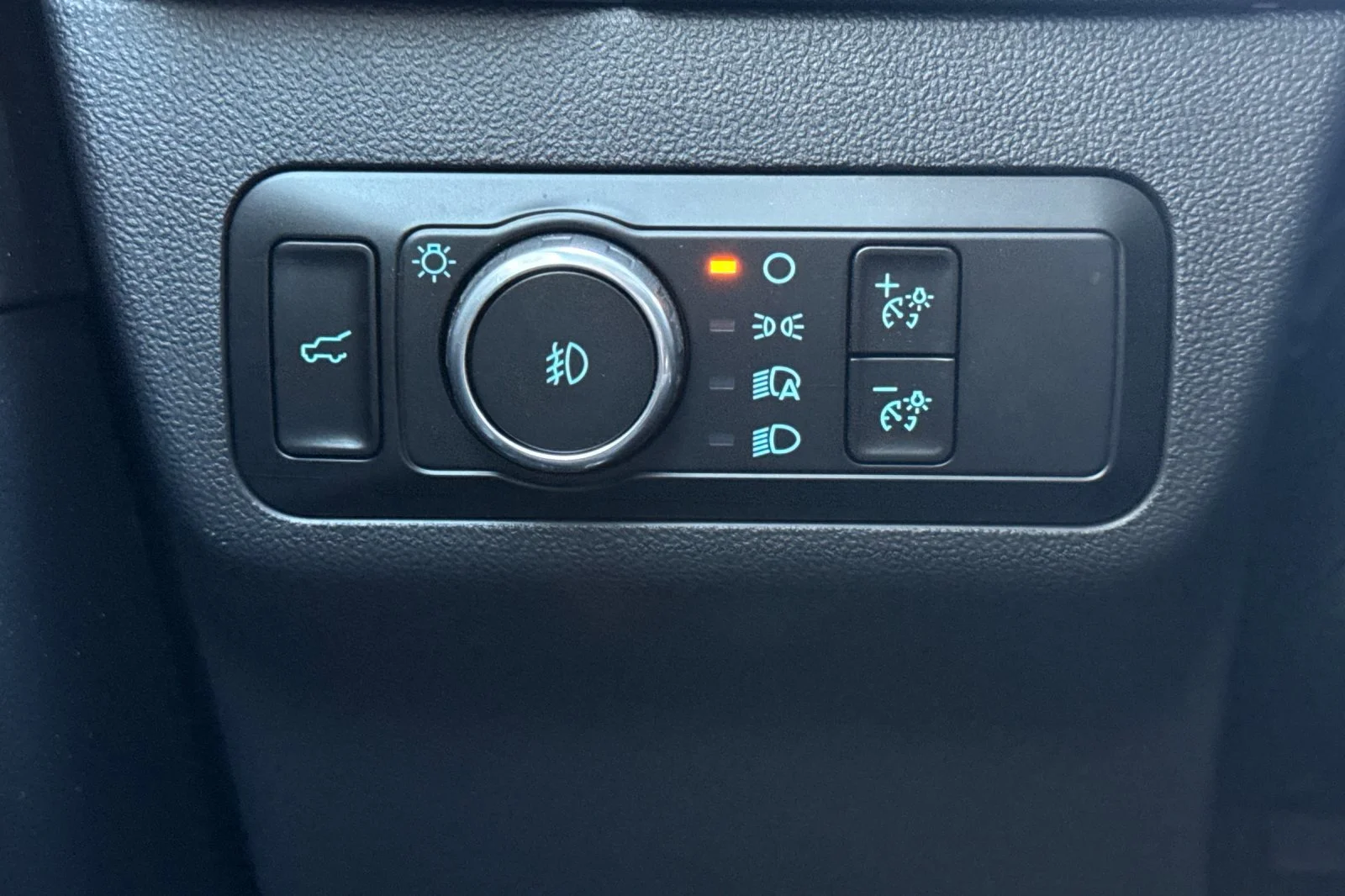 Used 2025 Azure Gray Metallic Ford Outer Banks image 29