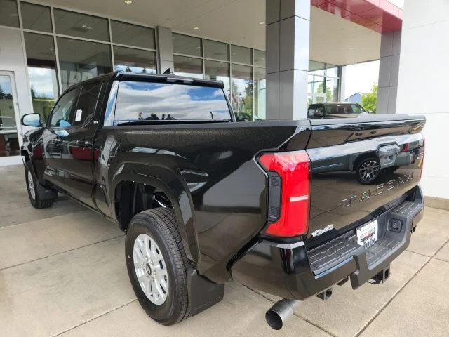 2026 Toyota Tacoma SR5 - Photo 9