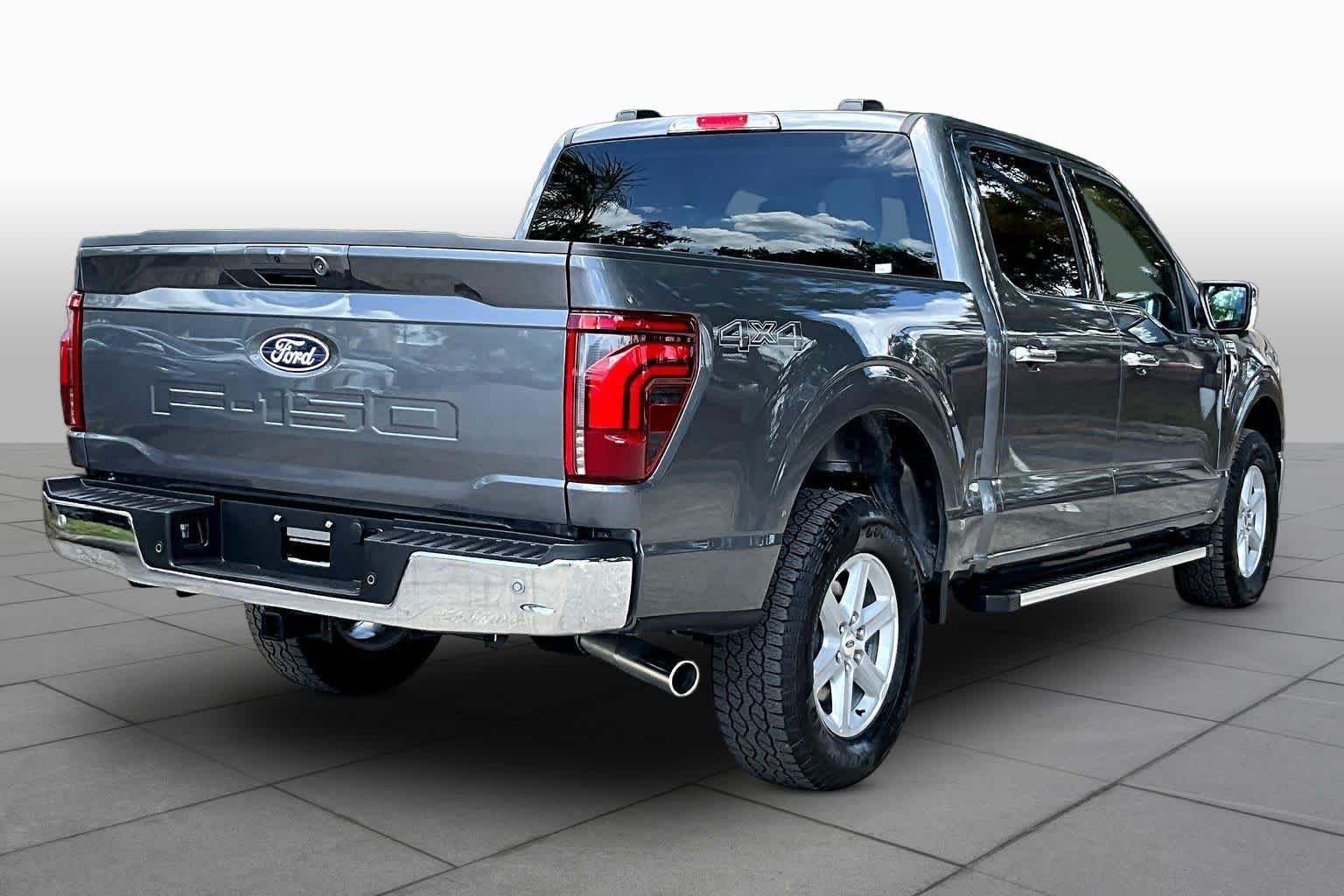 Used 2025 Carbonized Gray Metallic Ford LARIAT image 23
