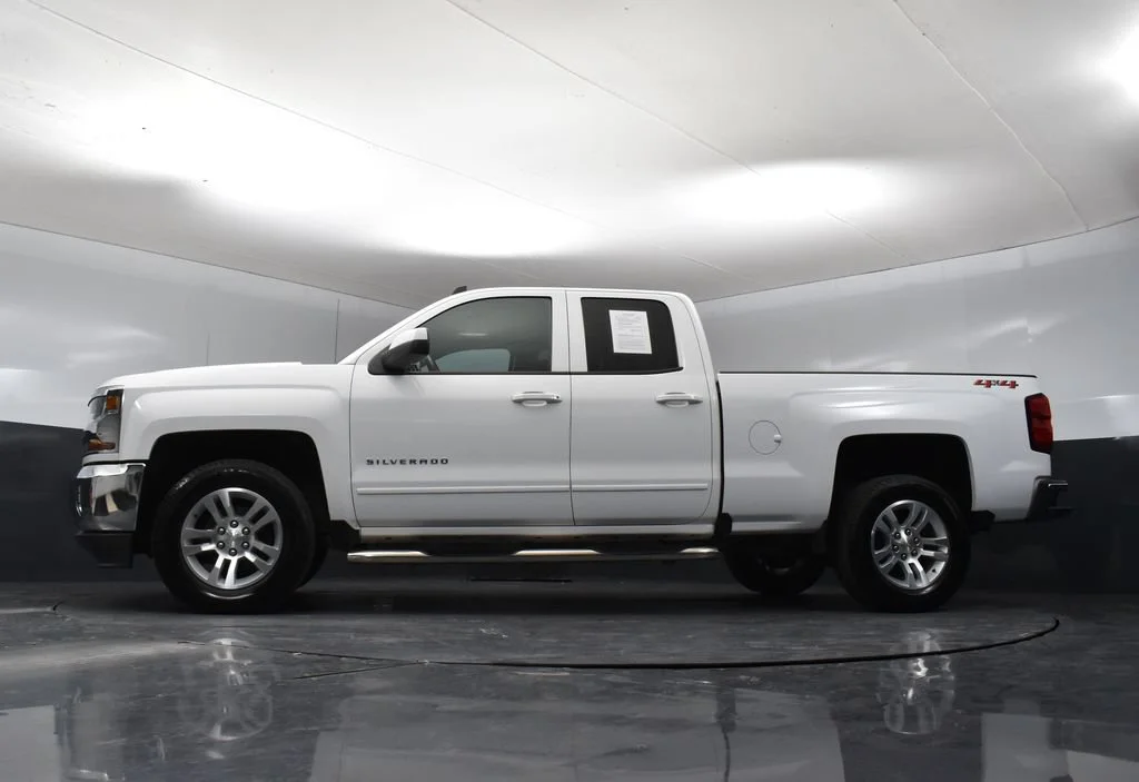 Used 2019 Summit White Chevrolet LT image 30