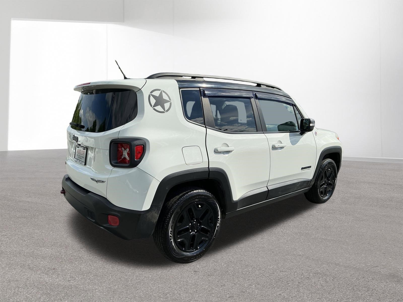 Used 2017 Alpine White Jeep Deserthawk image 3