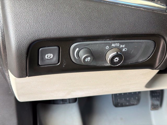 Used 2020 Includes Pitch Dark Night lower exterior accent color.) Buick Premium image 22