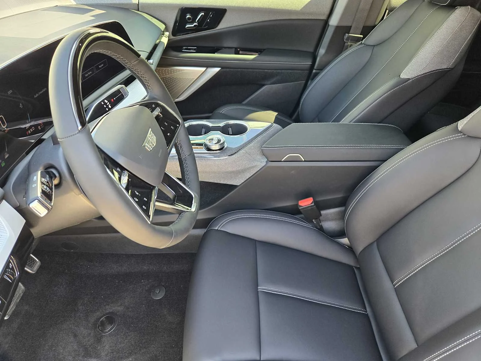 New 2027 Vibrant White Tricoat Cadillac Luxury image 8