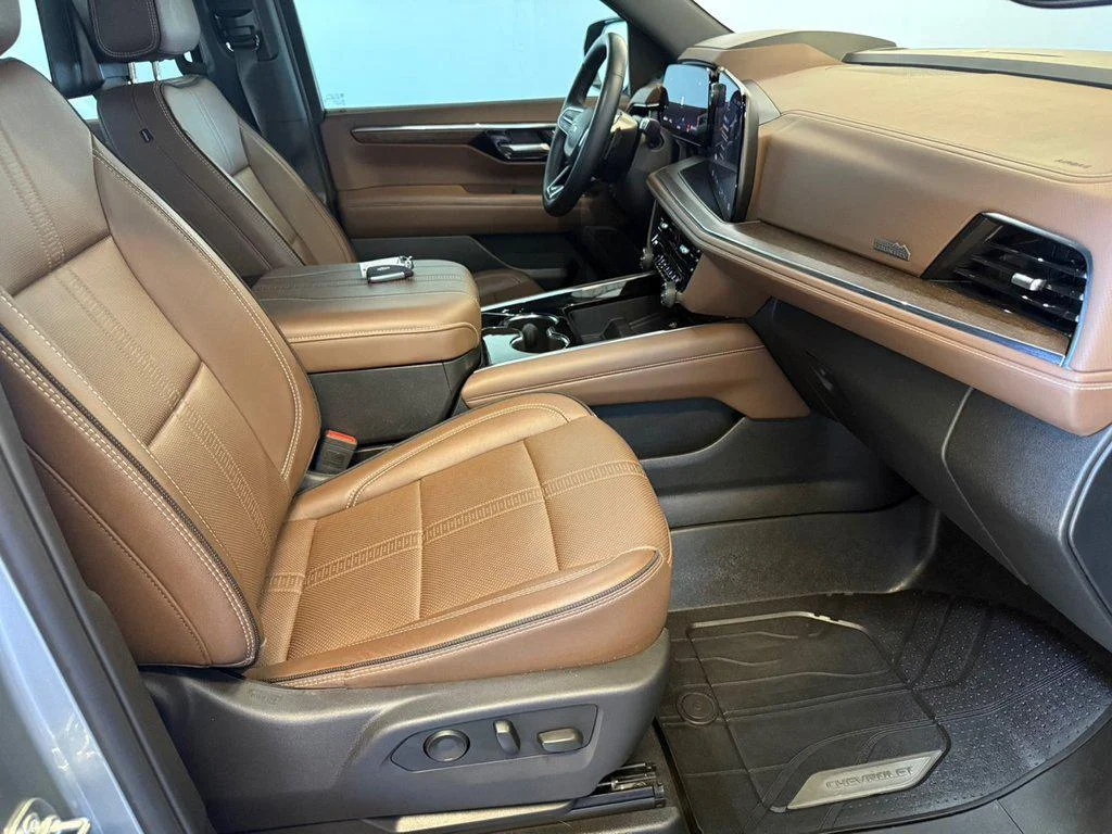 Used 2025 Sterling Grey Metallic Chevrolet HIGH COUNTRY image 23