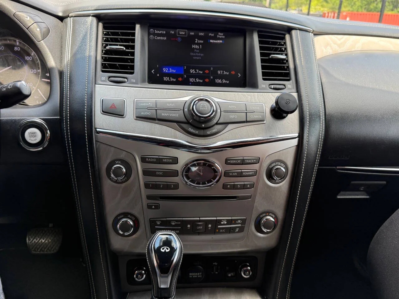 Used 2019 Black INFINITI Limited AWD 4dr SUV image 19