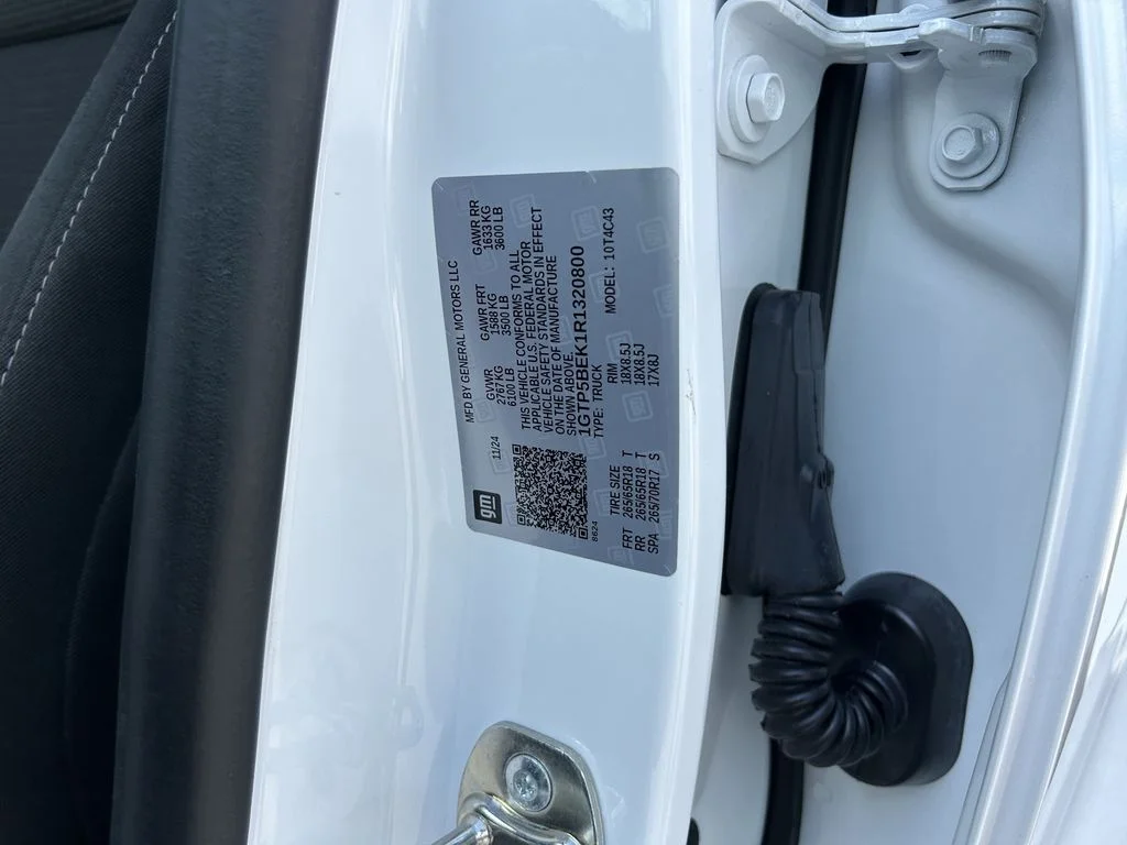 Used 2024 White GMC Elevation image 37