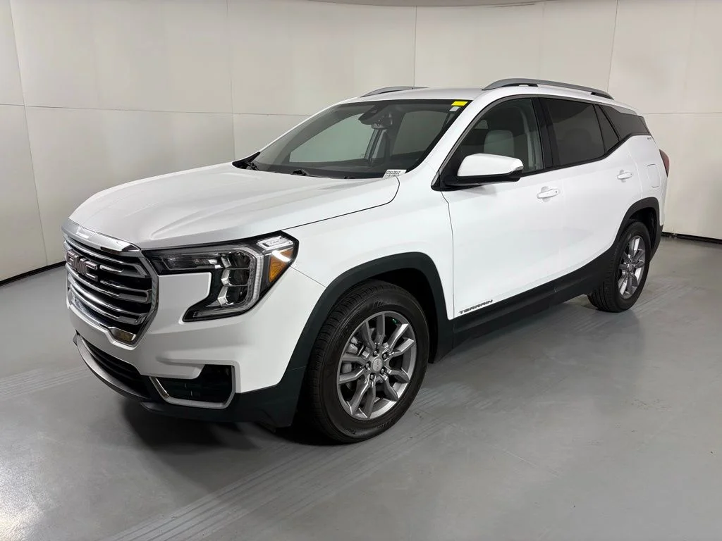 Used 2024 White GMC SLT image 4