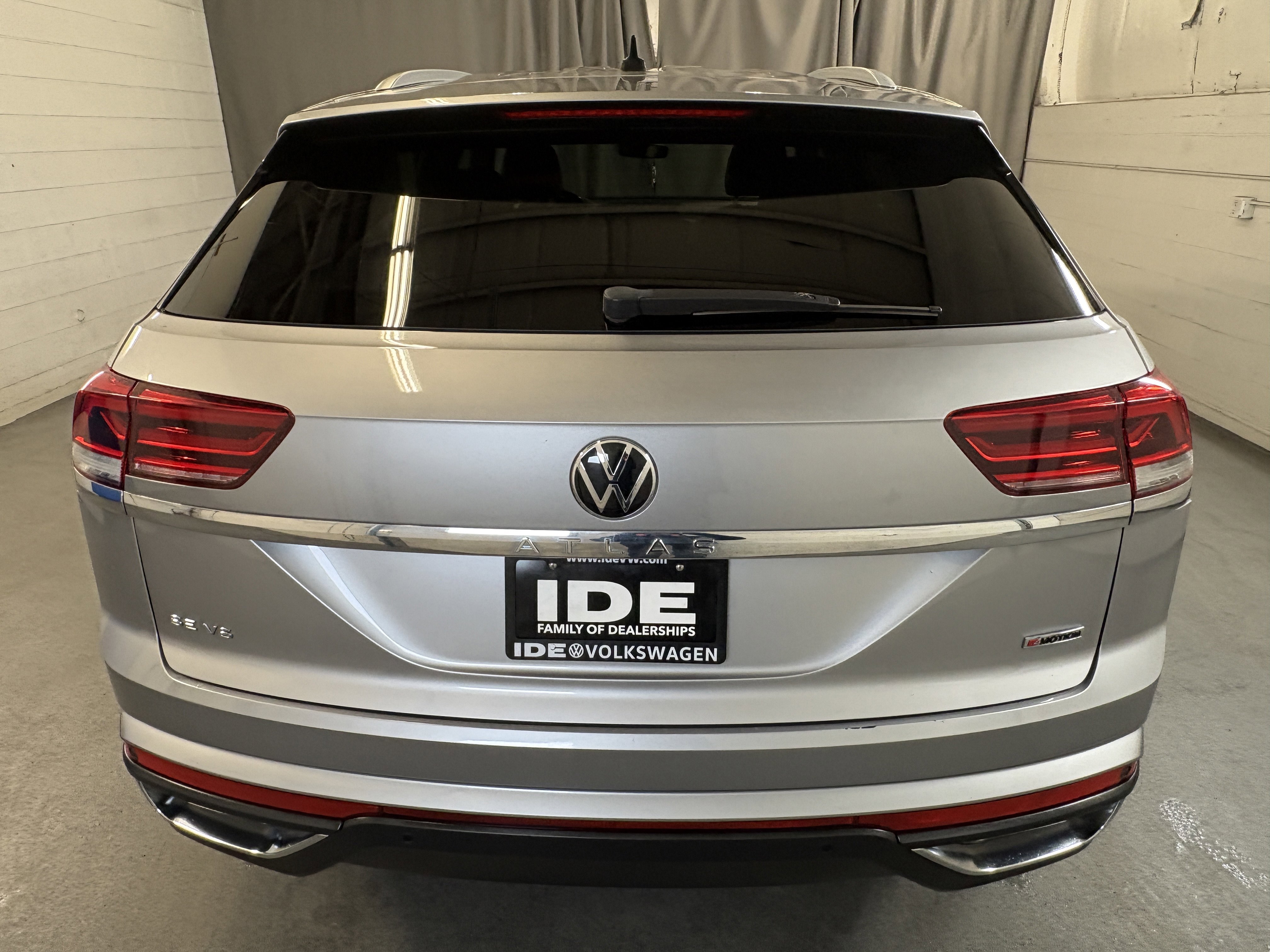 Used 2020 Pyrite Silver Metallic Volkswagen 3.6L V6 SE w/Technology image 23