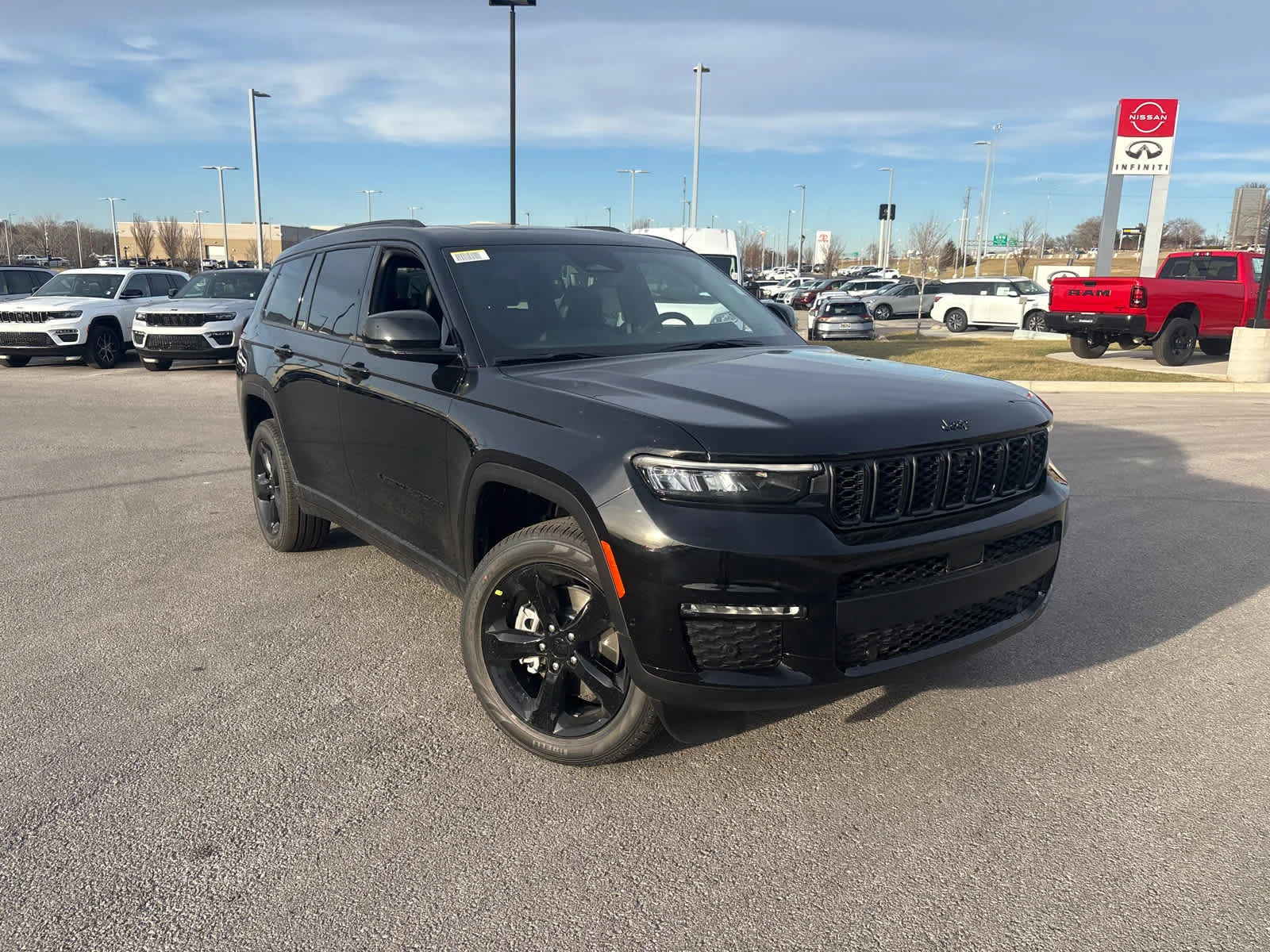 New 2025 Diamond Black Crystal Pearlcoat Jeep Limited image 2