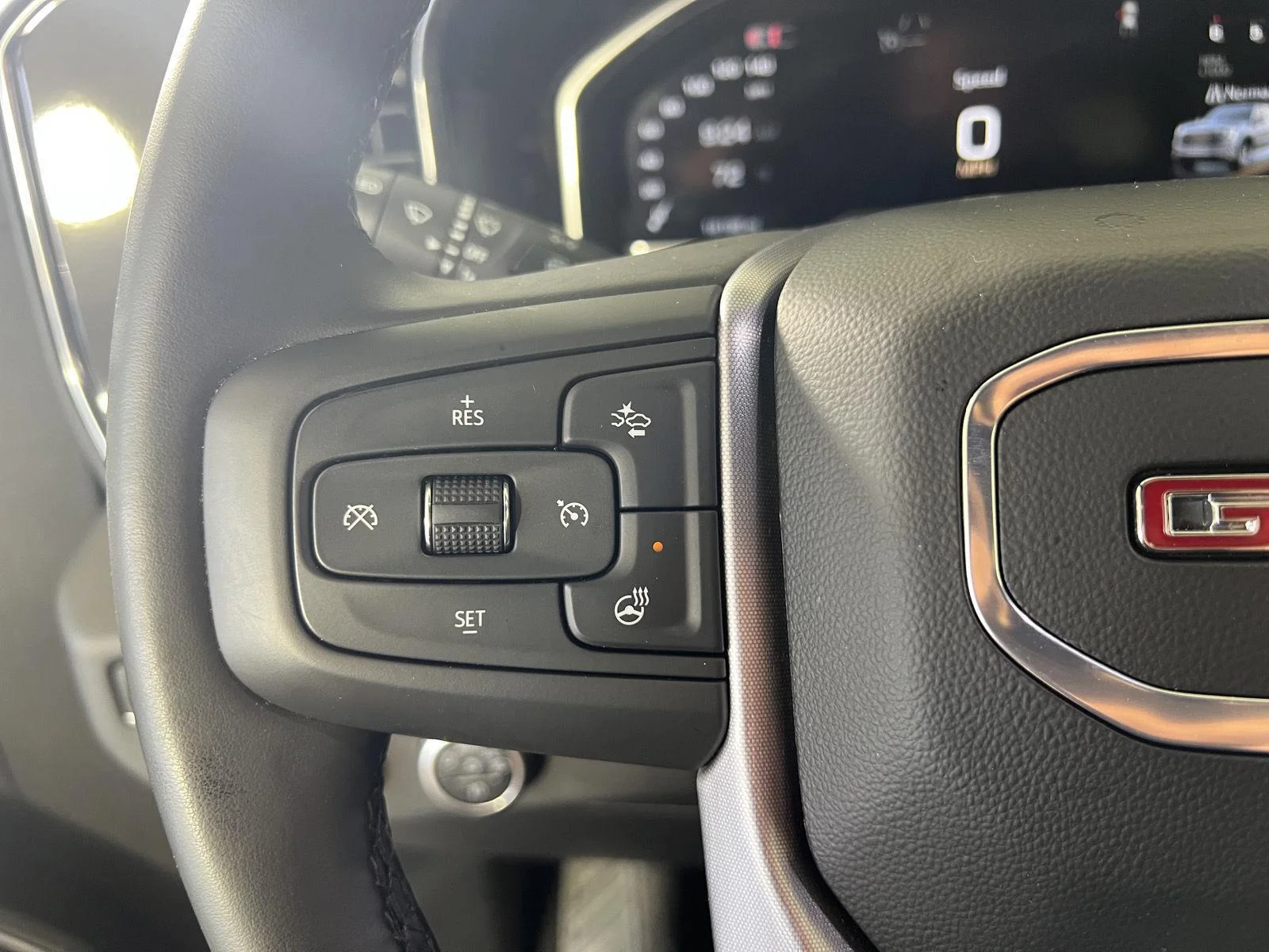 Used 2025 Onyx Black GMC Elevation image 9